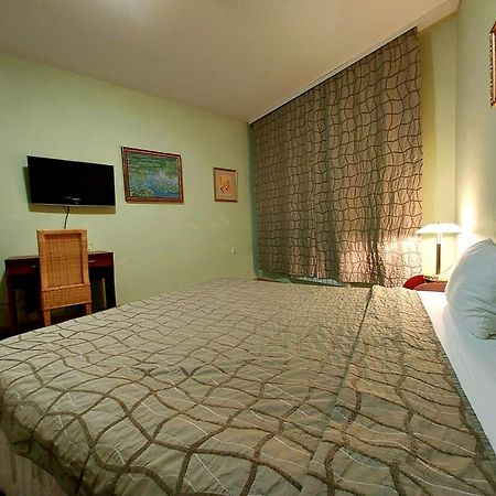 Family Art Hotel Gallery Pleven Bagian luar foto