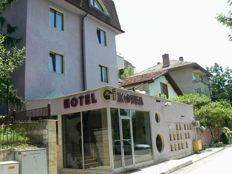 Family Art Hotel Gallery Pleven Bagian luar foto