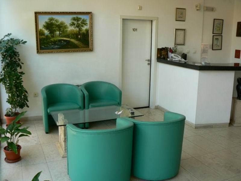 Family Art Hotel Gallery Pleven Bagian luar foto