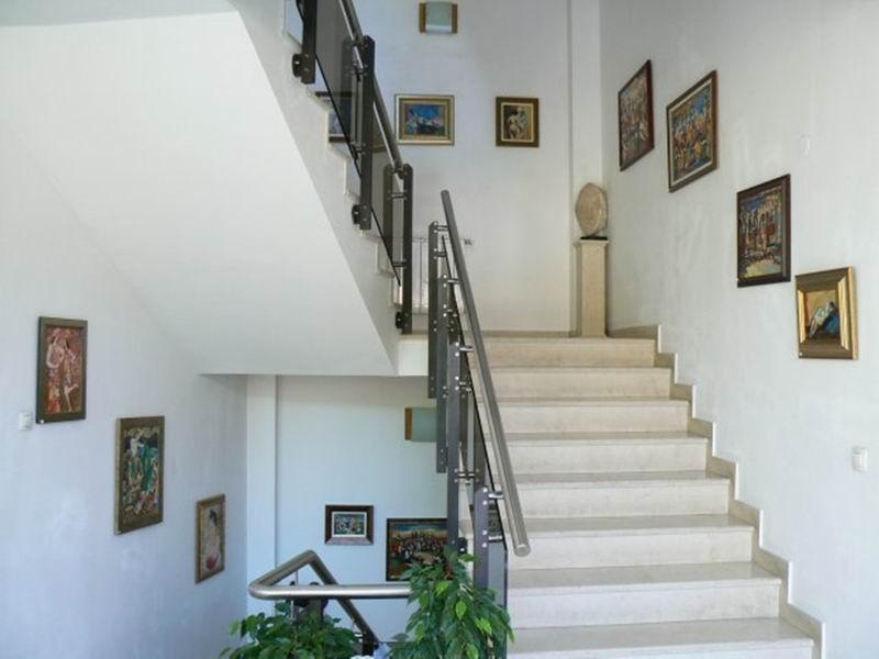 Family Art Hotel Gallery Pleven Bagian luar foto