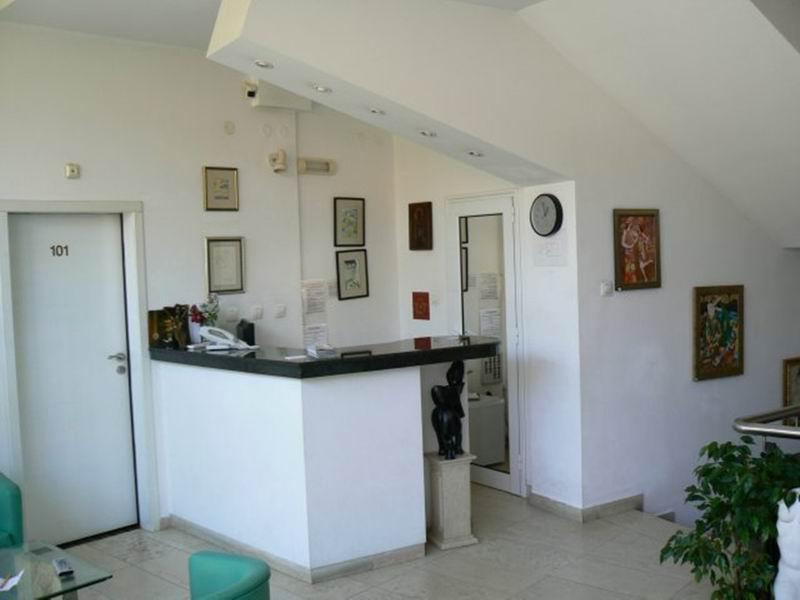 Family Art Hotel Gallery Pleven Bagian luar foto