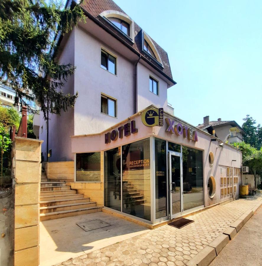 Family Art Hotel Gallery Pleven Bagian luar foto
