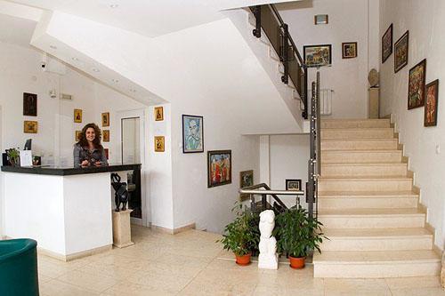 Family Art Hotel Gallery Pleven Bagian luar foto
