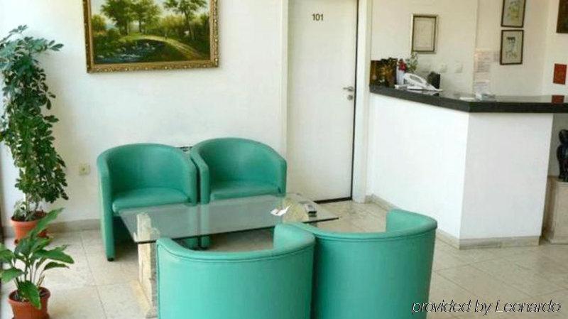 Family Art Hotel Gallery Pleven Bagian luar foto