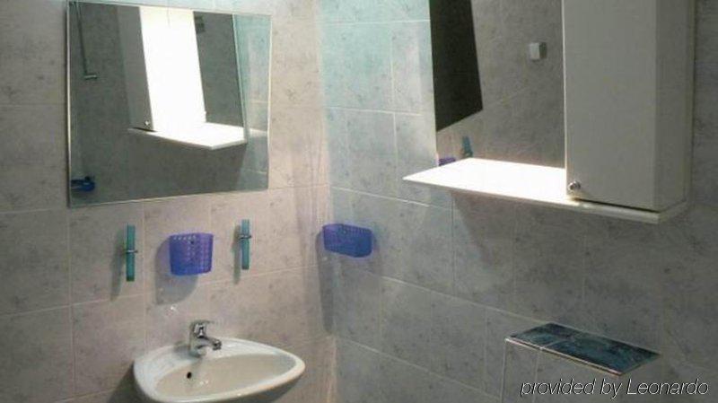 Family Art Hotel Gallery Pleven Bagian luar foto