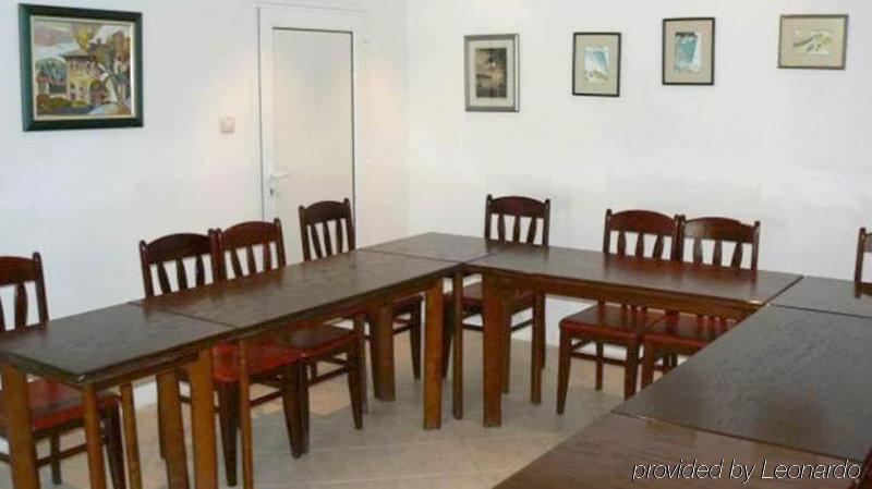 Family Art Hotel Gallery Pleven Bagian luar foto